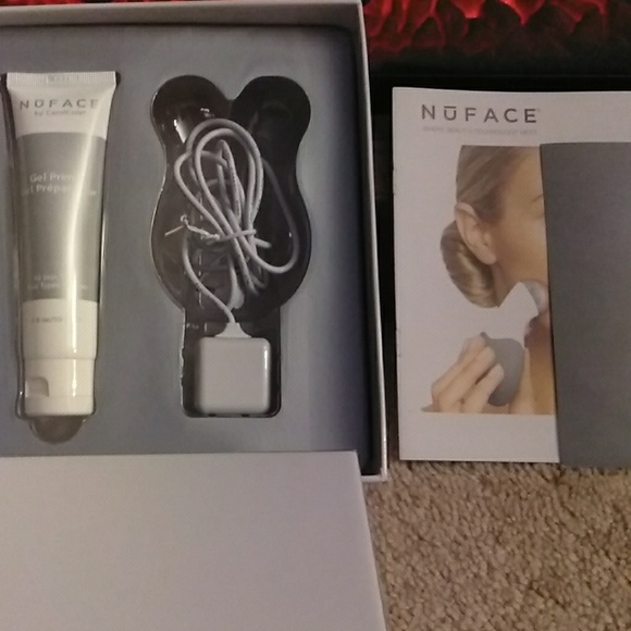 A NuFACE mini Facial Toning Device with box - Picture 4 of 5